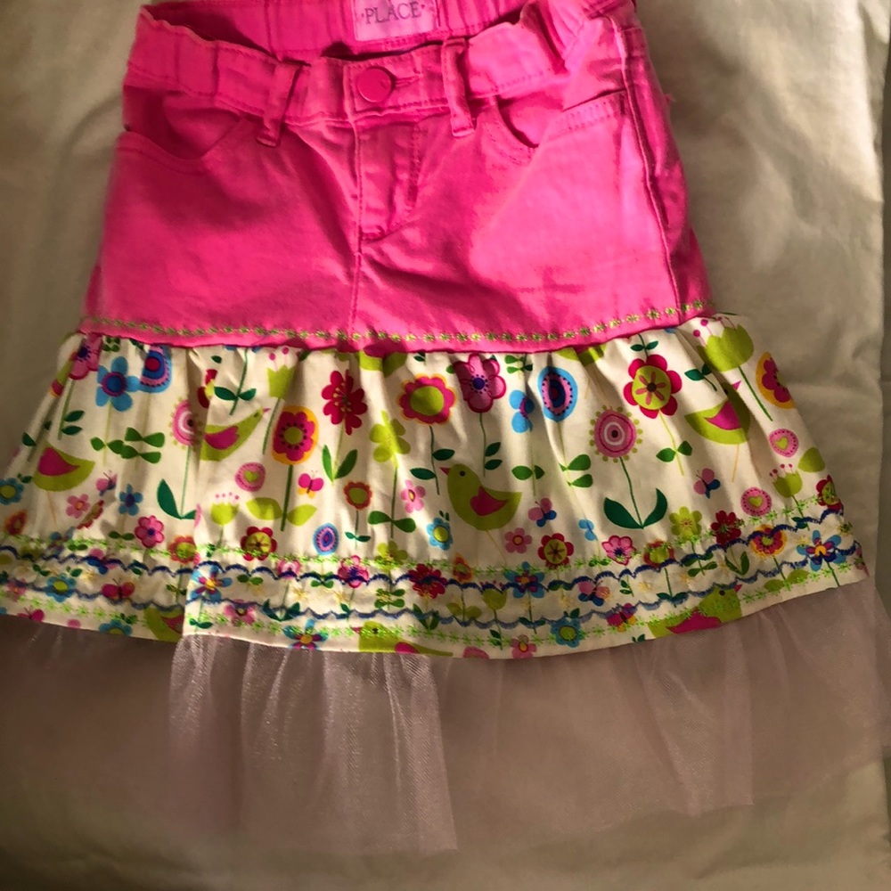 This custom made skirt is 15” long and a 20” waist.